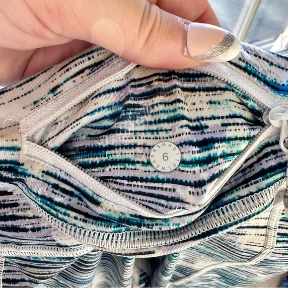 Lululemon inspire crop II blurry belle multi size 6 - Picture 5 of 5